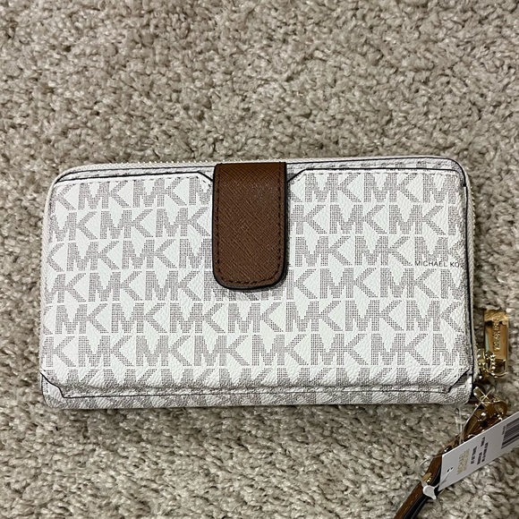 Michael Kors Wallet - Picture 2 of 4